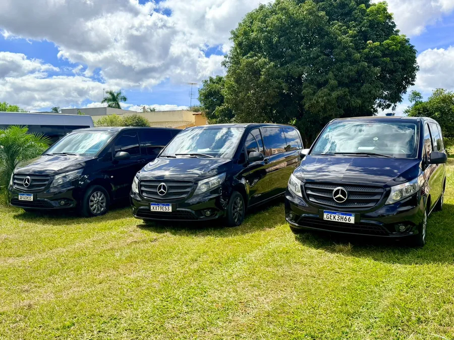 Van with professional driver in Brasília
